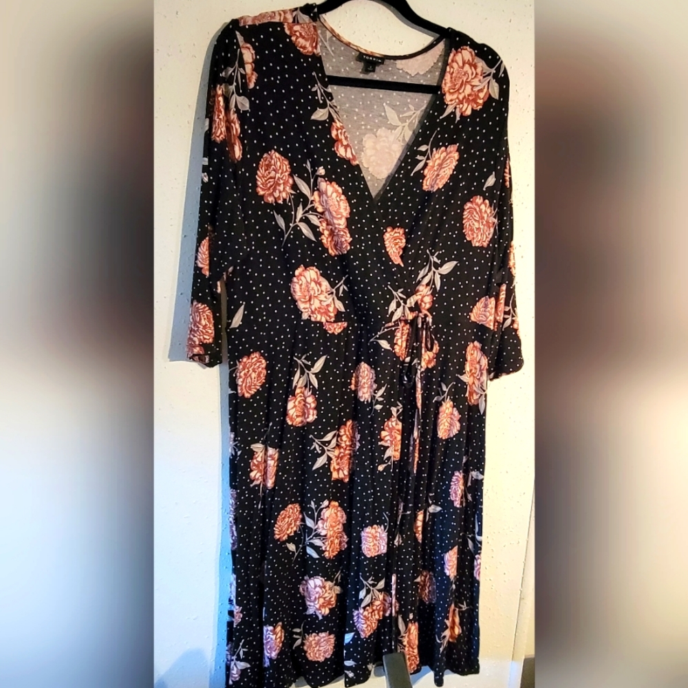 Torrid Black Foral Dot Jersey Faux Wrap Dress size 2X - Picture 2 of 5